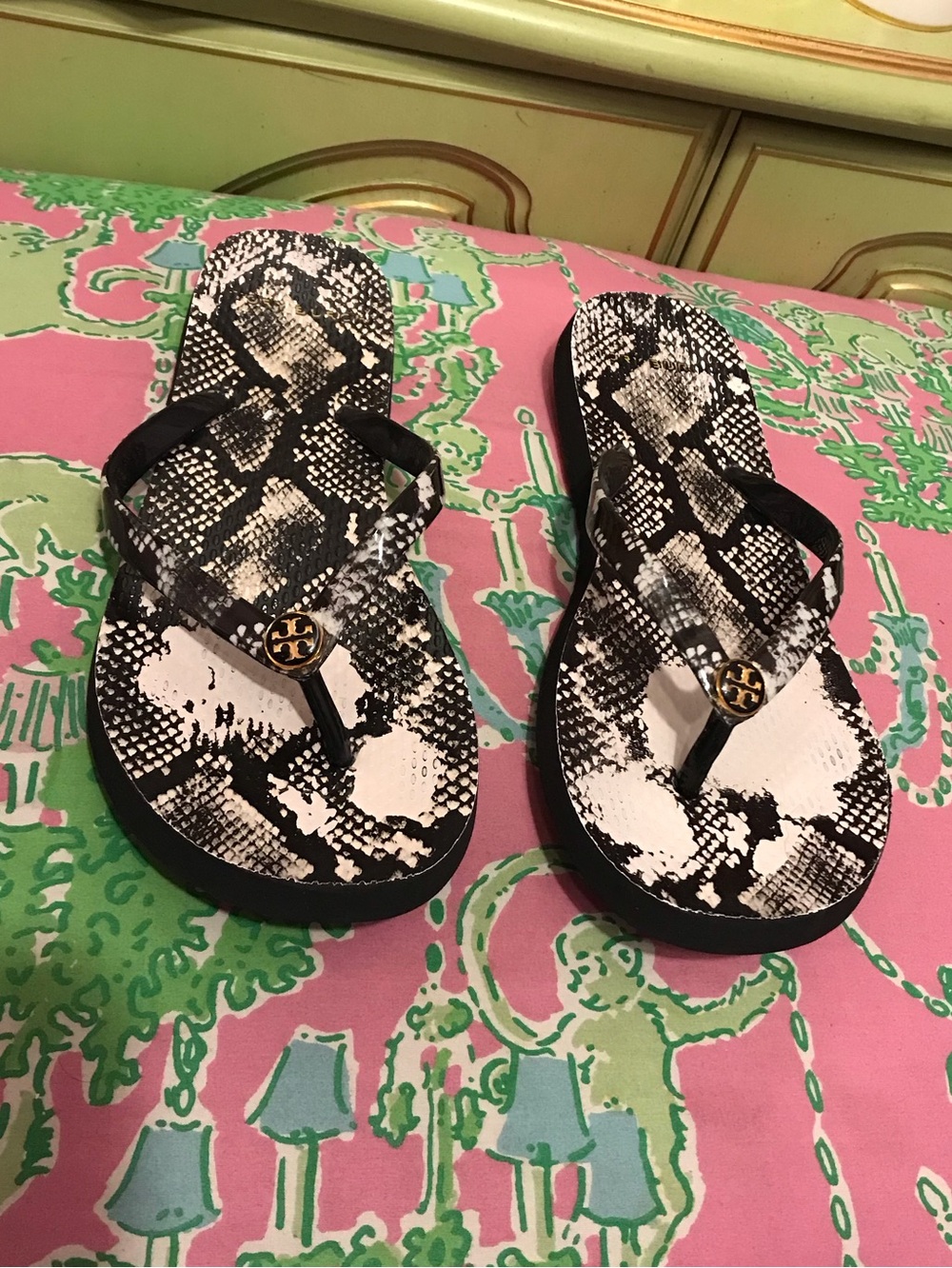 Tory Burch snakeskin reptile print Flip Flops size 7
